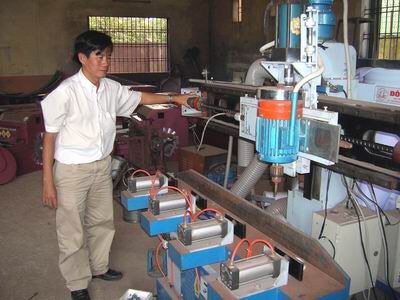MÁY ĐỤC MỘNG VUÔNG THỦY LỰC TỰ ĐỘNG: Chiếc máy hữu ích cho ngành chế biến gỗ